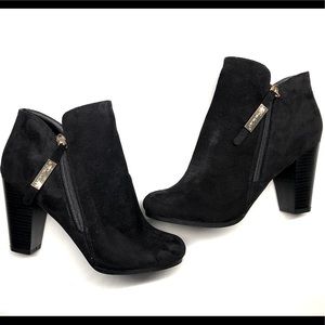 Breckelle’s Black ankle booties